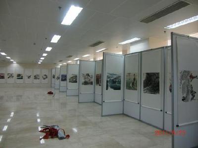 上海尧博展览展示服务 八棱柱展板系列产品与杨成的专业展示